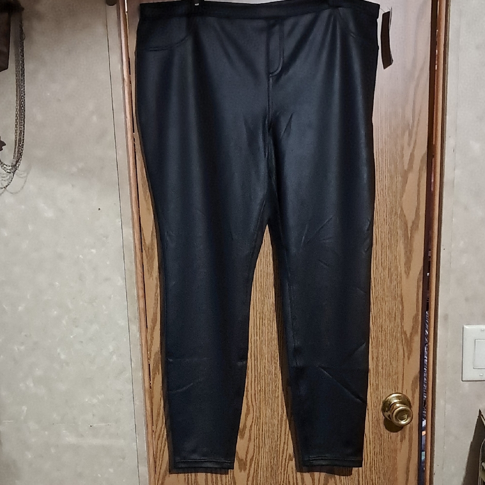 Simply Vera Vera Wang Black Faux Leather Leggings